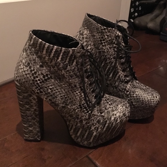 Chunky heel snake skin booties - Picture 2 of 3